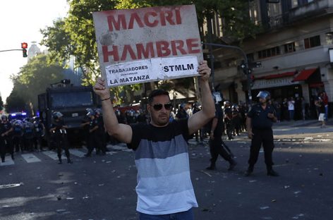 Argentina aprobó reformas de pensiones tras horas de violencia
