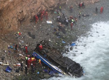 Cifra de muertos por accidente de autobús en Perú subió a 51