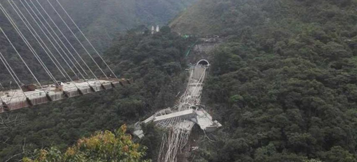 Nueve muertos dejó caída viaducto en Colombia