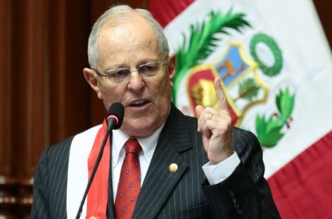 Presidente de Perú pide evaluar el aumento del sueldo mínimo