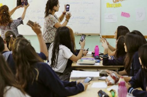 Docentes no permitirán uso de celulares en las aulas