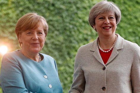 May se reunió con Merkel en Berlín para abordar el “brexit”