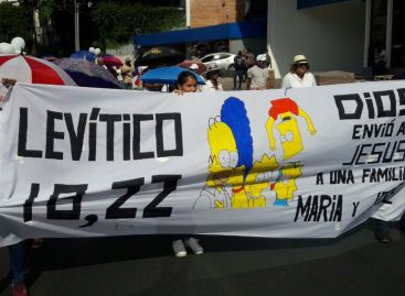 Multitudinaria concentración contra el matrimonio igualitario en Panamá