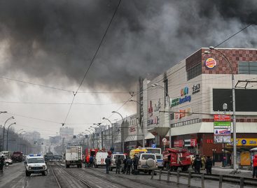 64 personas murieron tras incendio en centro comercial ruso