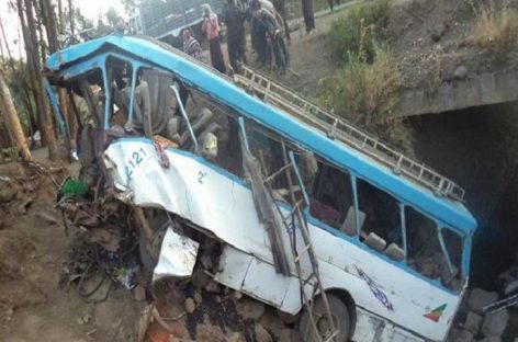 Al menos 38 personas murieron al caer autobús por un precipicio de Etiopía