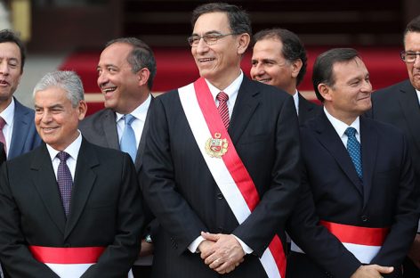 Presidente de Perú juramentó a su gabinete de ministros