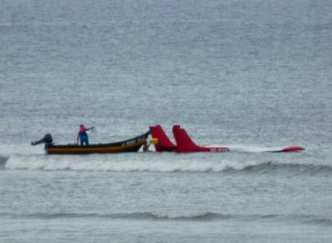 Sacan del mar avioneta que cayó el domingo en Guararé
