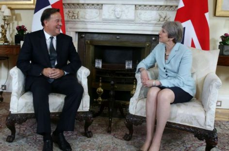 Theresa May pide a Panamá más esfuerzos contra la evasión fiscal