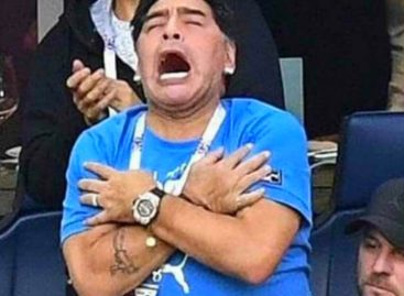 A Maradona lo sacaron casi a rastras tras victoria de Argentina por sobredosis de «emoción» (VIDEO + memes)