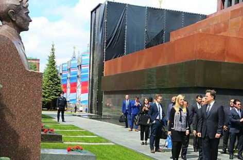 Varela inicia agenda oficial en Rusia con visita al mausoleo de Lenin