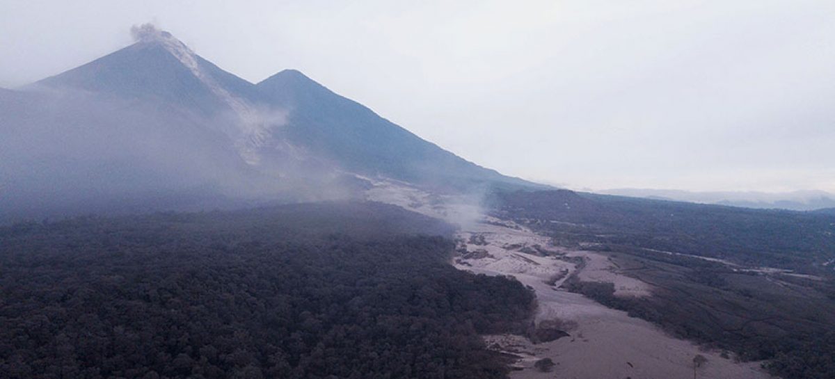 Guatemala pedirá apoyo internacional por emergencia causada por volcán Fuego