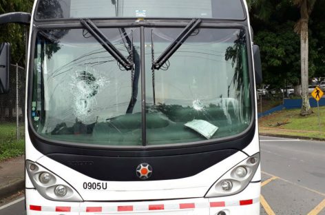 MiBus condena «vandalismo» durante protesta de estudiantes de la UP