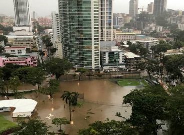 Los panameños le cayeron encima al alcalde Blandón por la inundación en la ciudad