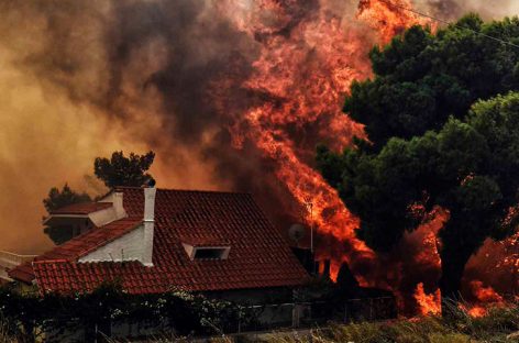 Incendios en la costa de Atenas han dejado 74 muertos