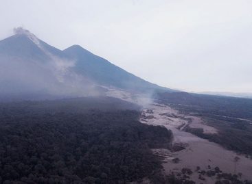 Hallan 18 restos humanos en zona cero del volcán de Guatemala
