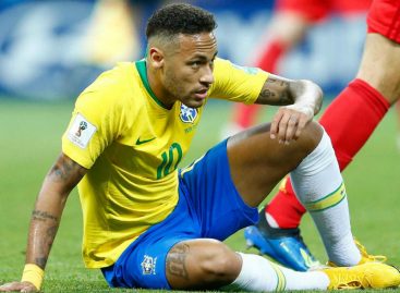 Neymar admite que exagera «un poco» su sufrimiento
