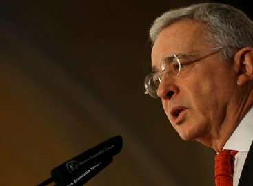 Álvaro Uribe dio marcha atrás y frena su renuncia al Senado
