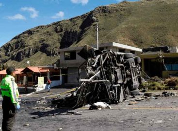 Autobús siniestrado en Ecuador no tenía autorización para viaje internacional