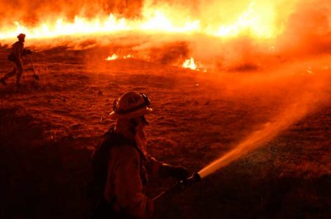 El fuego del Algarve sigue activo con un perímetro que supera 100 kilómetros