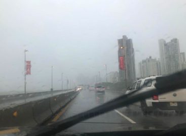 Lluvias y tormenta eléctrica azotaron a la capital este miércoles