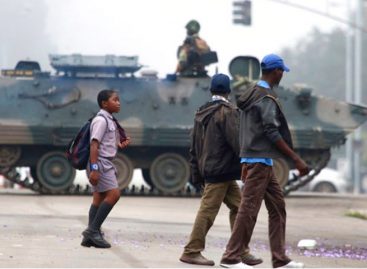 Ejército y Policía Zimbabue enfrentan a manifestantes opositores en Harare