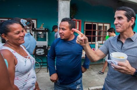 Rómulo Roux prefiere hablar con los panameños en sus hogares