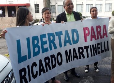 Realizaron vigilia por libertad de Martinelli en las afueras de la CSJ