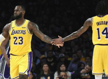 Ingram lideró primer triunfo de Lakers con LeBron James