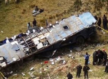 17 personas murieron tras accidente de autobús en Pakistán