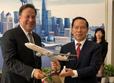 Varela se reúne con empresarios chinos para promover conexión Panamá-Shanghái