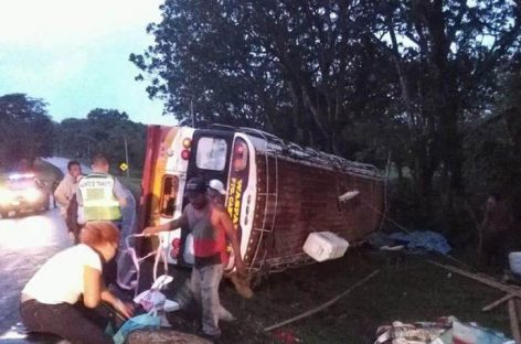 Al menos 20 personas quedaron heridas tras volcarse autobús en Nicaragua