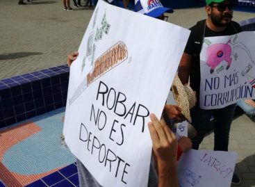 Deportistas protestan y exigen un alto a la corrupción en el país