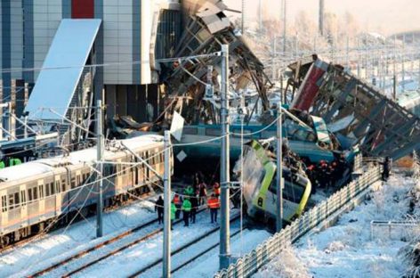 Al menos 9 muertos y 47 heridos al chocar un tren en Ankara