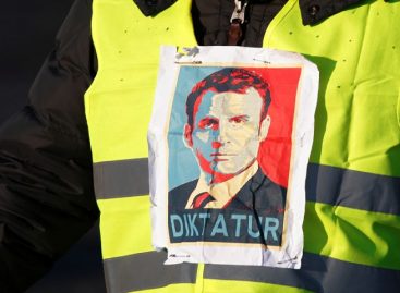 Emmanuel Macron se topa con los chalecos amarillos