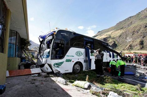 Al menos cinco personas murieron y 38 quedaron heridas tras accidente en Ecuador