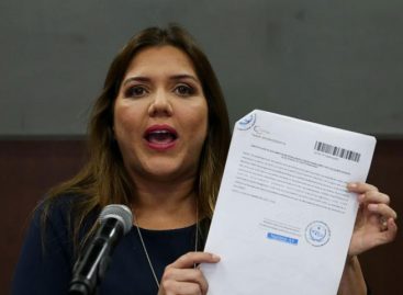 Vicepresidenta de Ecuador dimitió acosada por escándalo de corrupción