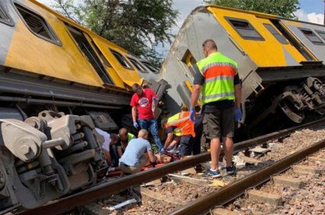 3 muertos y unos 200 heridos en choque trenes en Sudáfrica