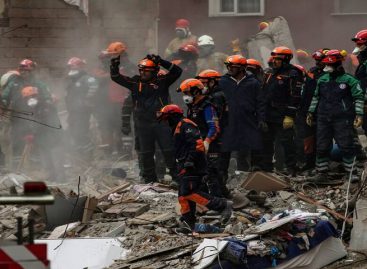 Ascienden a seis los muertos en el derrumbe de un edificio en Estambul