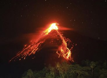 Indonesia estableció estado de emergencia tras erupción en Célebes