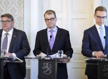 Gobierno finlandés renunció a cinco semanas de las elecciones generales