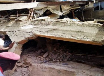 Más de 100 niños atrapados al colapsar edificio con escuela en Nigeria