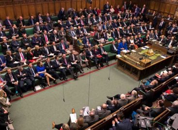 Parlamento británico rechazó el tratado de salida del “brexit”