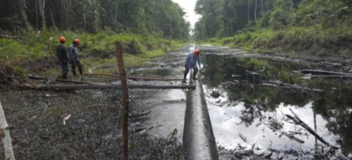 Perú confirma derrame de petróleo en un río de la Amazonía