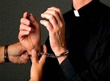 Detenido sacerdote costarricense acusado de abuso cuando intentaba huir hacia Panamá