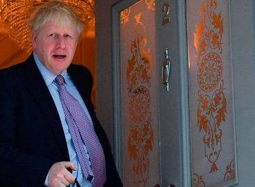 Boris Johnson rechazó preguntas sobre el incidente con su novia