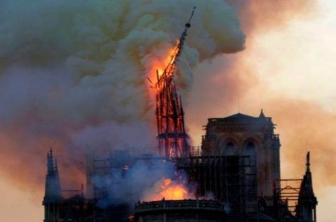 Descartan acción criminal en incendio en Notre Dame: Un cigarrillo mal apagado pudo ser la causa