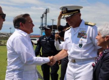 Cortizo visitó instalaciones del buque hospital estadounidense en Colón