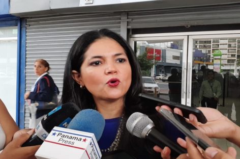 Directora de Aduanas denuncia a red criminal que defraudó al fisco por más de 2.4 millones de dólares