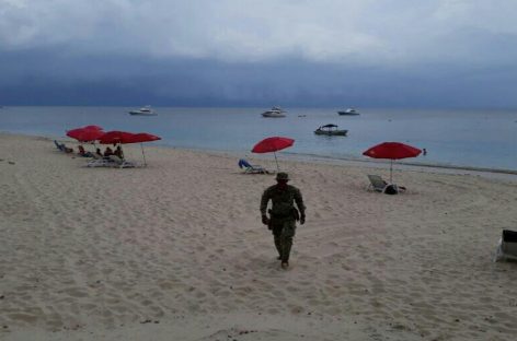 Policía se lanzó del balcón de un resort de playa en Farallón