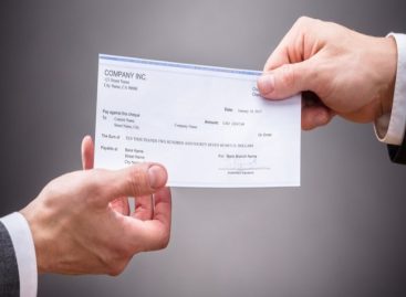 Desmantelan dos bandas que estafaban con cheques fraudulentos y donaciones
